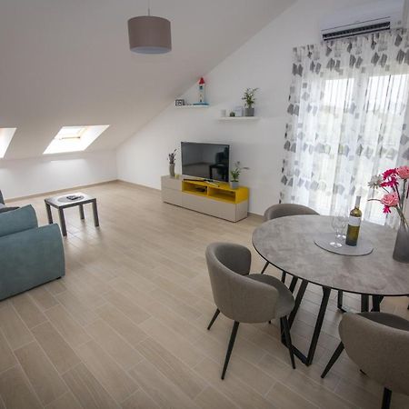 קוסטרנה Apartment Skylight מראה חיצוני תמונה