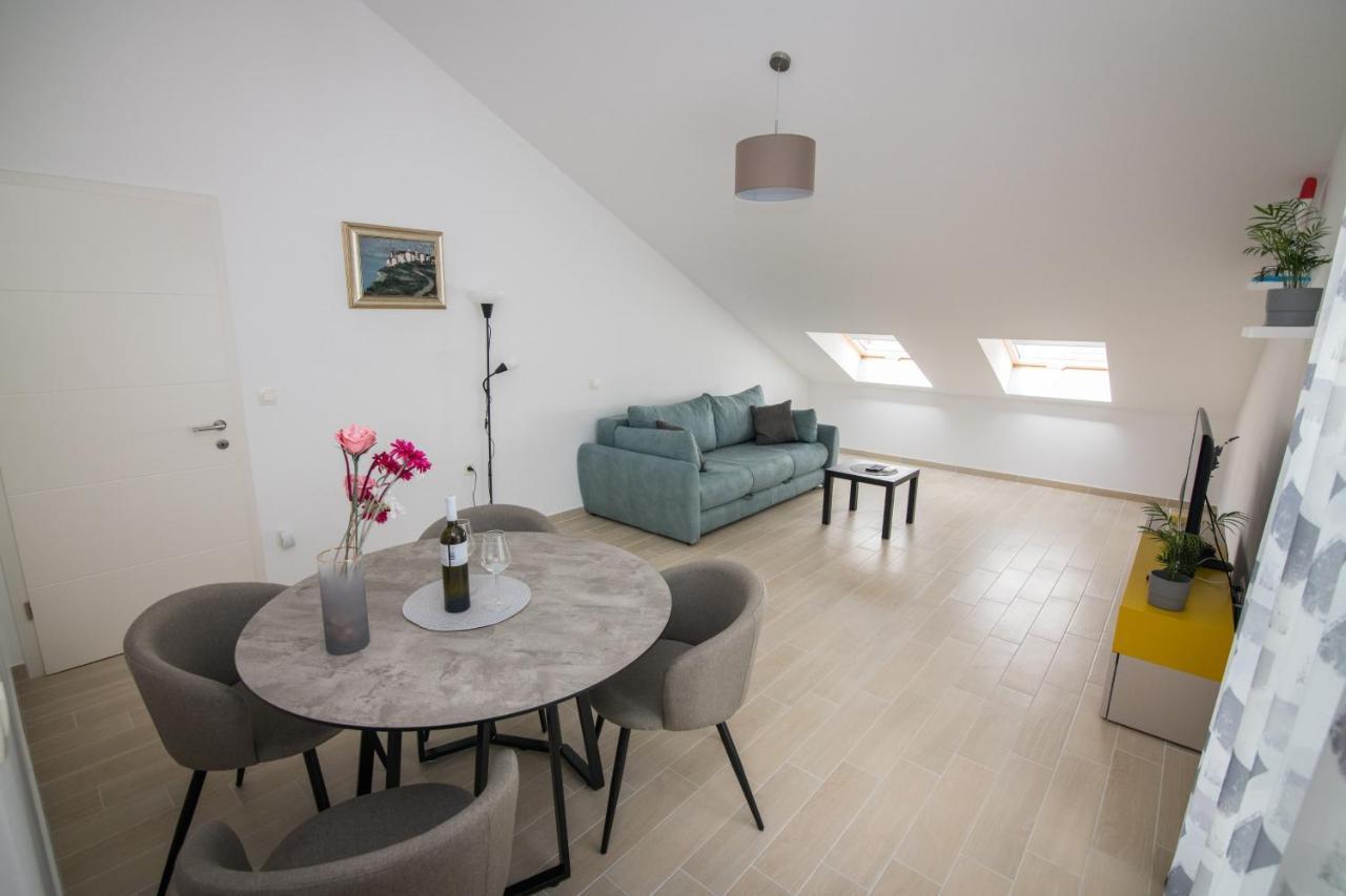 קוסטרנה Apartment Skylight מראה חיצוני תמונה