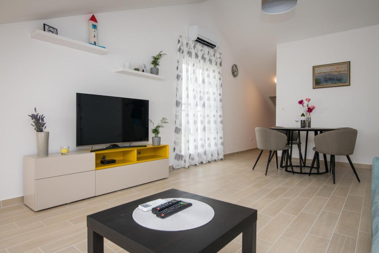 קוסטרנה Apartment Skylight מראה חיצוני תמונה