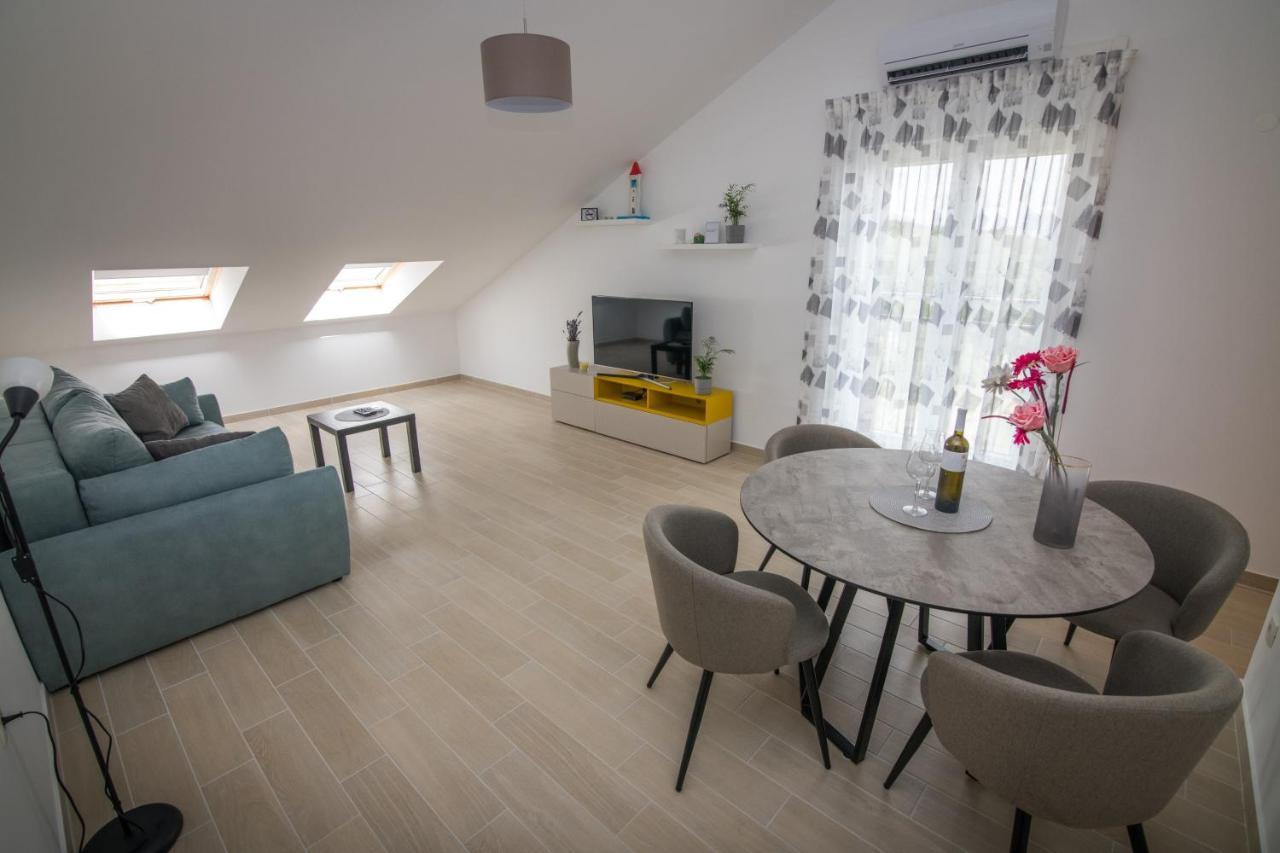 קוסטרנה Apartment Skylight מראה חיצוני תמונה