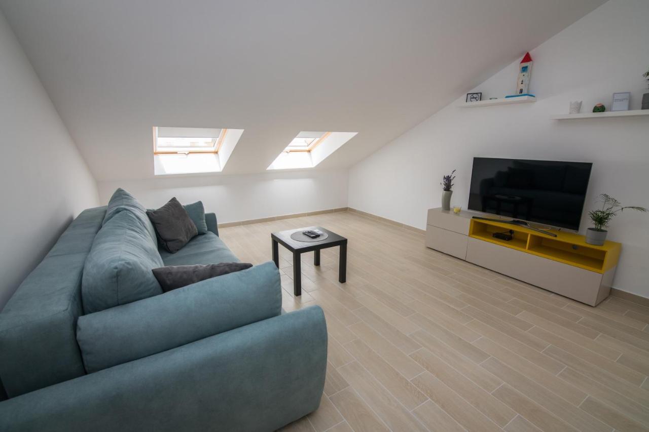 קוסטרנה Apartment Skylight מראה חיצוני תמונה