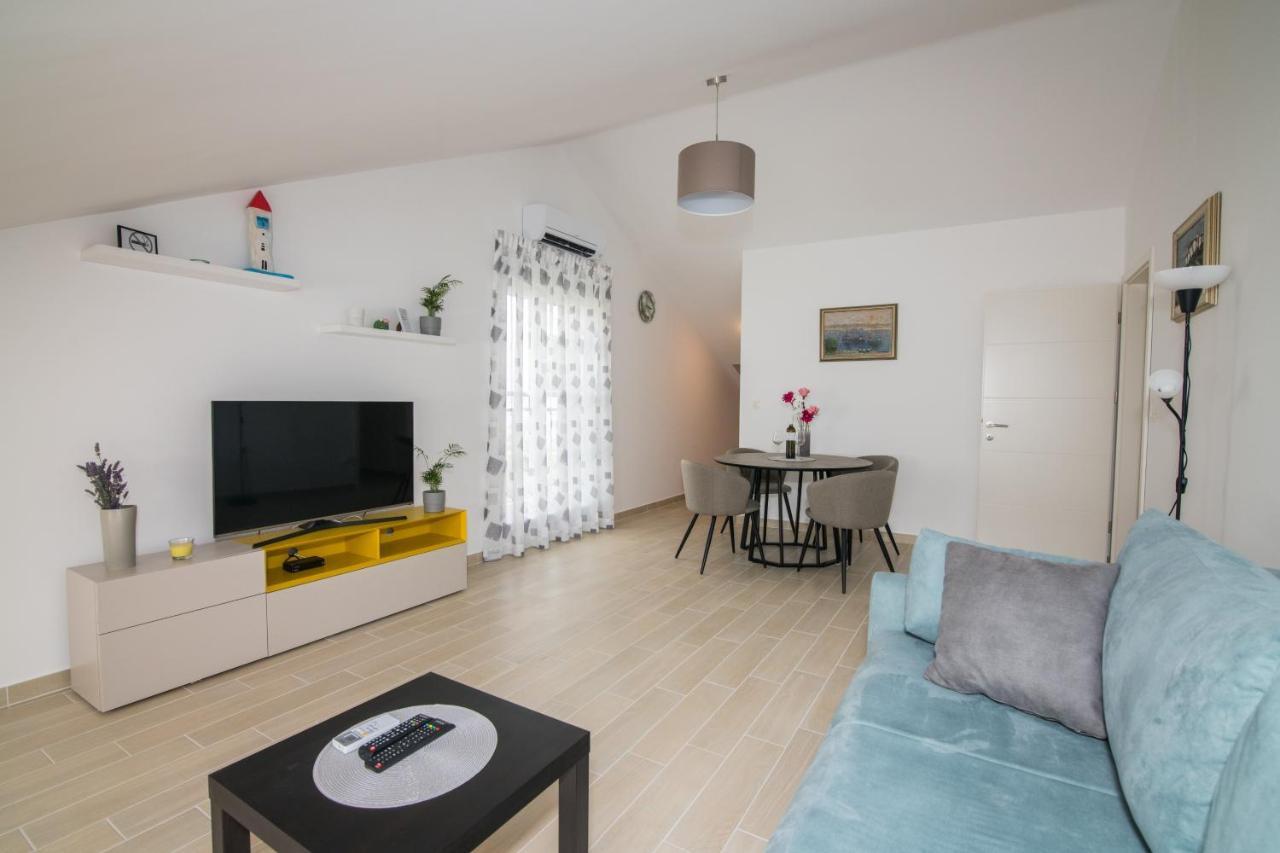 קוסטרנה Apartment Skylight מראה חיצוני תמונה